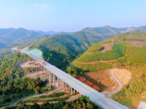 廣西百色北環(huán)高速公路項(xiàng)目隧道工程全面貫通